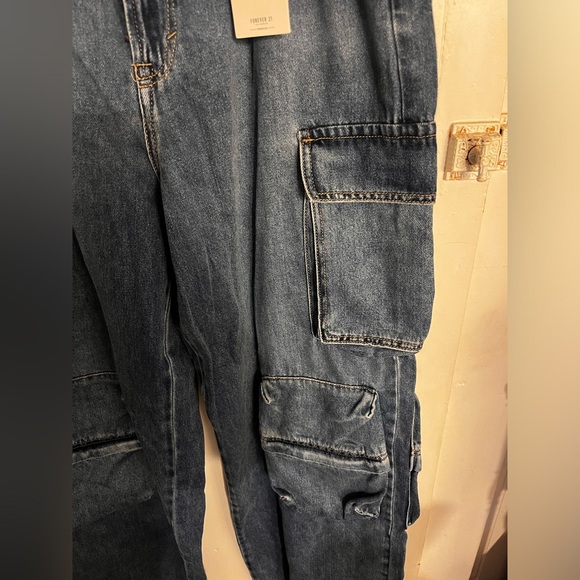 NWT Forever 21 Cargo Jeans - Picture 3 of 4